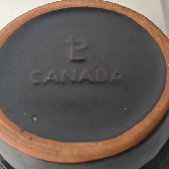 Two-tone Ceramic Planter in Blue. Canada. - Picture 5 of 6